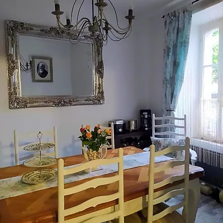 Mountain View Townhouse Bed and Breakfast 3*